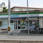 コンビニ　ファミリーマート北九大西店 距離：119m