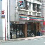 コンビニ　セブンイレブン北九大前店 距離：118m