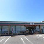 コンビニ　セブンイレブン小倉南方３丁目店 距離：930m